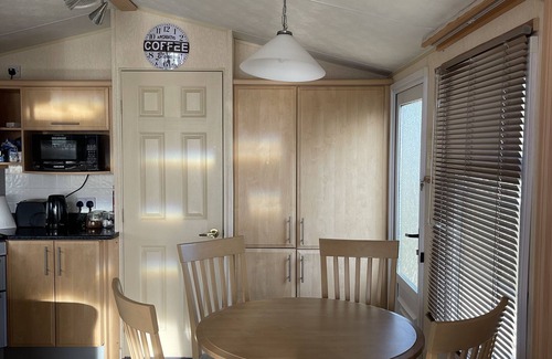 Monreith Cabin | Immaculate 2-Bed Static Caravan with Family-Friendly Amenities