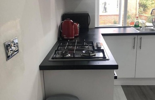 Lacey Green House | Spotless 2-Bed House with Kitchen & Pet-Friendly Perks