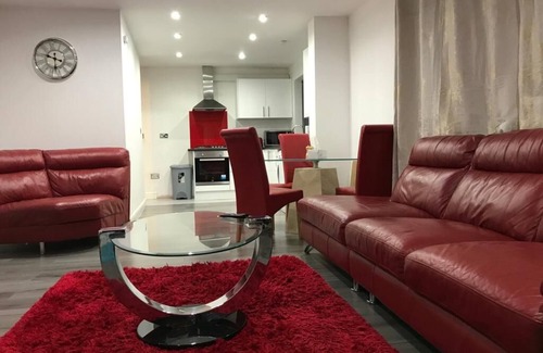 Lacey Green House | Spotless 2-Bed House with Kitchen & Pet-Friendly Perks