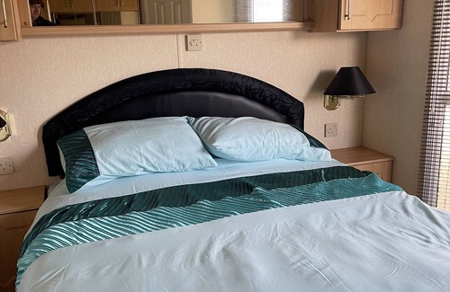 Monreith Cabin | Immaculate 2-Bed Static Caravan at Monrieth with Kitchen