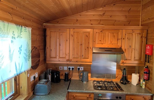 Hawick Cabin | Perfectly Positioned 3-Bed Lodge in Hawick with Breakfast