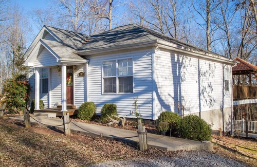 Scottsville House | Immaculate 3 Bedroom Home by Barren River Lake with WiFi