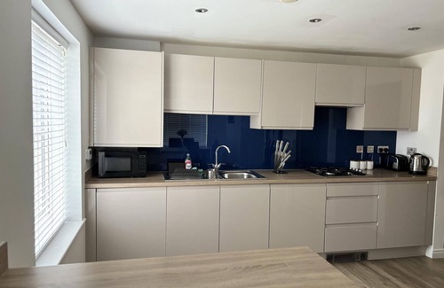 Horley House | Immaculate 4-Bed House in Horley with Family-Friendly Amenities
