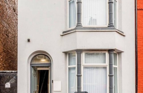 Bootle House | Inviting 4-Bed House Steps from Anfield and Goodison