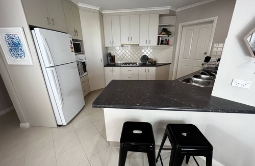 Tocumwal House | Immaculate 4-Bedroom House with Pool & Great for Groups