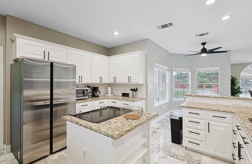 Irving House | Immaculate 5BR Home with Pool & Spa - Guest Rated 9.8