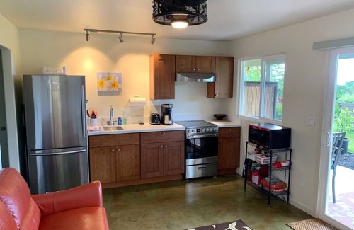 Kailua-Kona Apartment | Immaculate Ocean View Retreat with Pool and Hot Tub