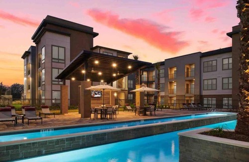 College Station Apartment | Immaculate Apartment with King Bed & Resort Pool Access