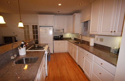 Edgecomb House | Immaculate Waterfront Retreat in Boothbay with EV Charging