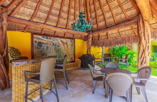 Colonia Salina Chica Villa | Chic Boutique Hotel with Heated Pool & Steps to Playa Norte