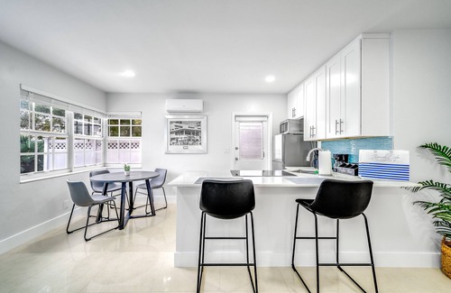 Coral Ridge Apartment | Coastal Retreat: Steps from Beach & Shops with Ocean Views