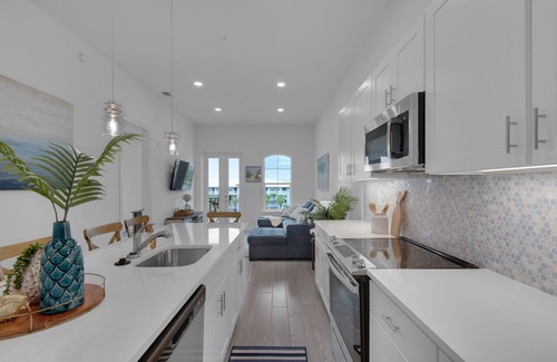 Gulf Place Condo | Immaculate Condo at Gulf Place Residences with Ocean View