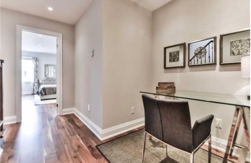 Lawrence Park Villa | Immaculate Executive Townhouse with Family-Friendly Amenities