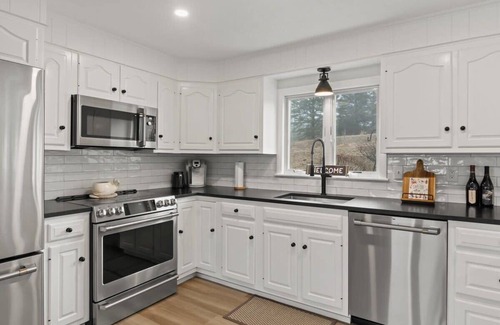 Pocasset House | Immaculate Beach Home with Oceanfront Views and Top Ratings