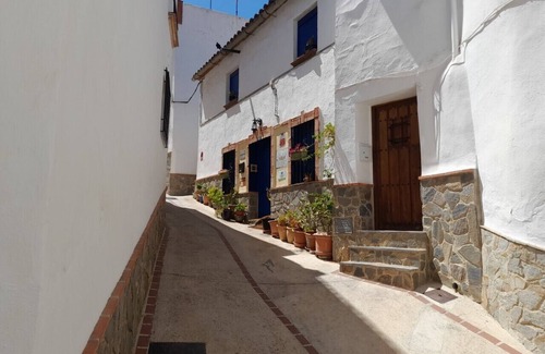 Montejaque House | Spotless Montejaque House with Kitchen and Child-Friendly Amenities
