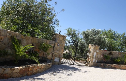Olhao Villa | Immaculate Villa with Infinity Pool & Spa - 9.6/10 Rated