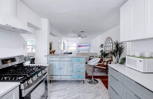 Highland Park House | Immaculate New Casita with Spa and Child-Friendly Amenities