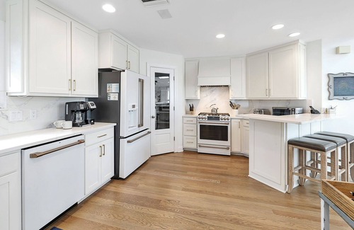East Beach House | Immaculate Oceanfront Escape with Pool & Spa, 10/10 Rating