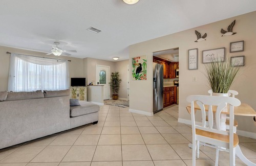 South Venice House | Experience a Five-Star Pool Home near Beaches & Downtown