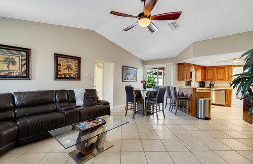 South Venice House | Experience a Five-Star Pool Home near Beaches & Downtown