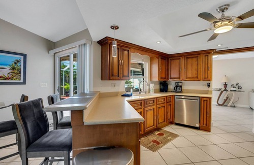 South Venice House | Experience a Five-Star Pool Home near Beaches & Downtown