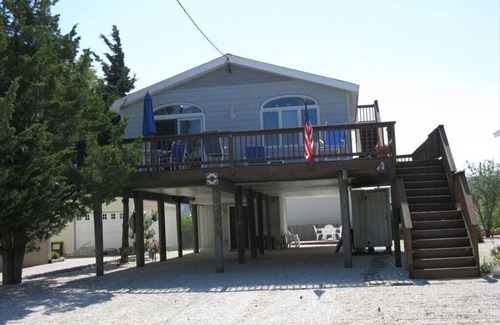 Surf City House | Immaculate Bayside Retreat with Family-Friendly Amenities
