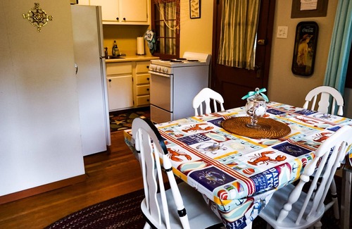 Drake Cottage | Immaculate Seashell River Cabin with Pool & Ocean View