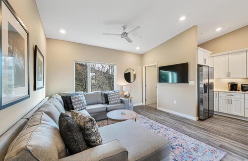 Asheville House | Elegant South Slope Townhome with Breakfast & Family-Friendly Amenities