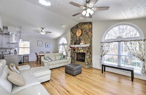 Suwanee House | Immaculate Suwanee House with Pool and Game Room Awaits