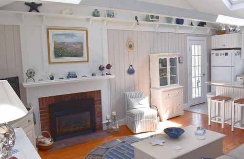 West Dennis House | Immaculate Two Bedroom Retreat Near West Dennis Beach