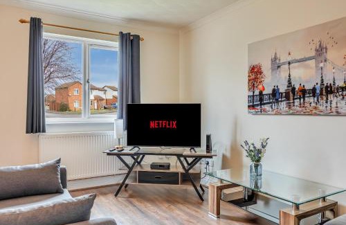 Renhold House | Immaculate Two Bedroom Retreat with Convenient Parking