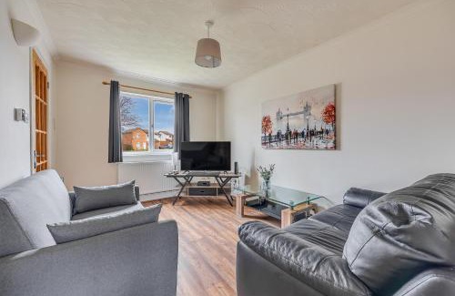 Renhold House | Immaculate Two Bedroom Retreat with Convenient Parking