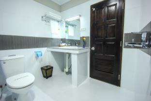 Nyaungshwe Hotel | Experience Immana Grand Inle Hotel: Pool, Restaurant & More