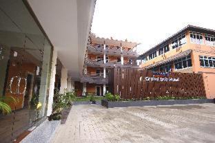 Nyaungshwe Hotel | Experience Immana Grand Inle Hotel: Pool, Restaurant & More