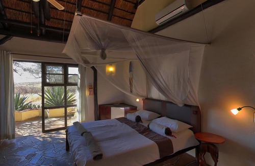 Dobra Cabin | Tranquil Immanuel Wilderness Lodge with Pool and Spa