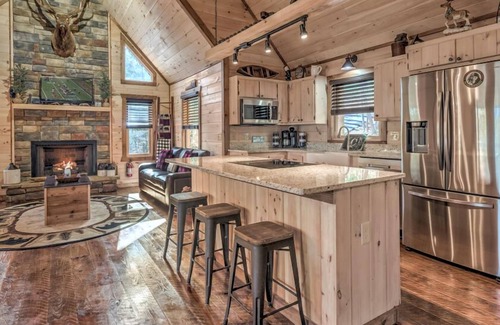 Williamstown Cabin | Experience More: Hot Tub, Arcade Games & Cozy Fireplace