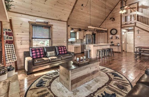 Williamstown Cabin | Experience More: Hot Tub, Arcade Games & Cozy Fireplace