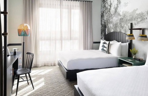 Merced Hotel | Discover History at Comfortable Main Street Near Lake Yosemite