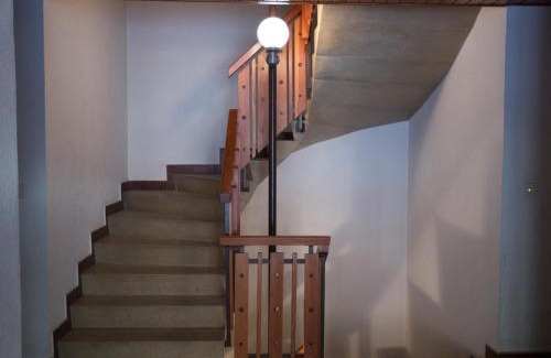 Vex Apartment | Immeuble Horizon: Pet-Friendly Retreat with Pool & Dining