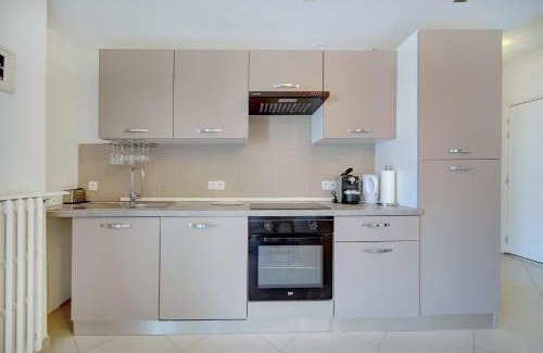Carnot Apartment | Inviting IMMOGROOM - Cozy 2 Bedrooms in Downtown with Wifi