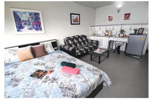 Ban Mai Apartment | Pet-Friendly Stay at Impact Arena C3 Milo with Breakfast