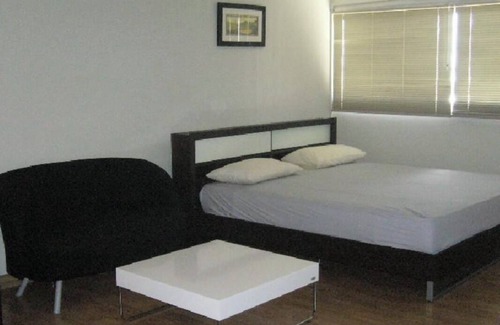 Ban Mai House | Convenient Stay at Impact - Challenger Muang Thong Thani