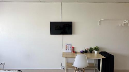 Ban Mai Apartment | Convenient Stay at IMPACT Challenger, Perfect for Families