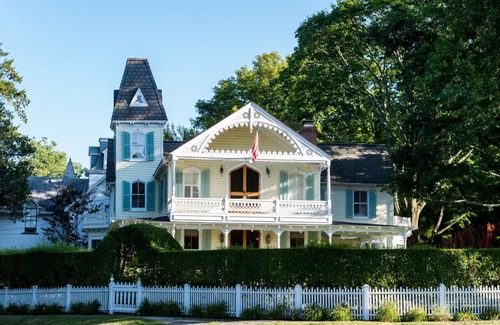 The Heights House | Exquisite Victorian Summer Cottage with Oceanfront Pool