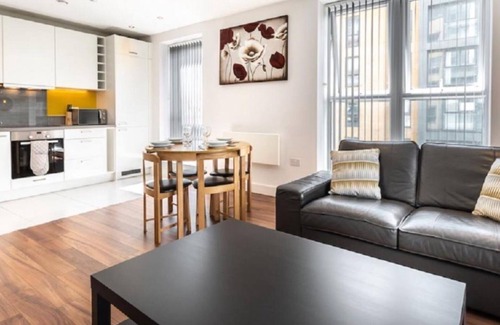 Reading Apartment | Modern 2-Bed Apartment in Reading with Family-Friendly Amenities