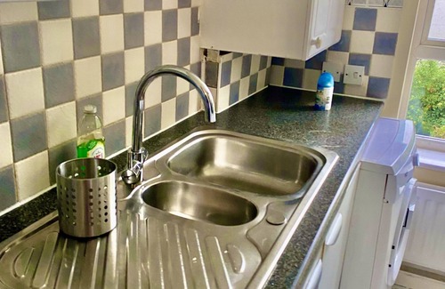 Thamesmead Apartment | Stylish 2-Bed Apartment in London with Family Amenities