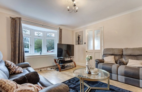Basildon House | Impeccable 3-Bed House with Breakfast in Basildon