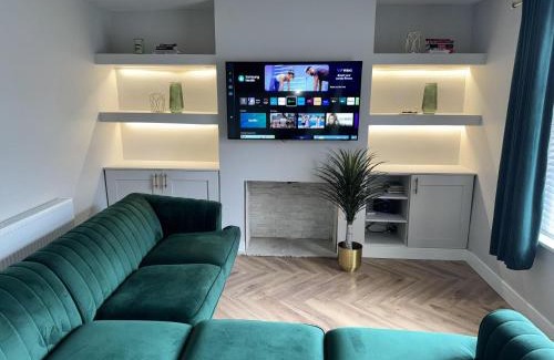 Walsall House | Impeccable 3-Bed House in Walsall - Rated 10/10 by Guests