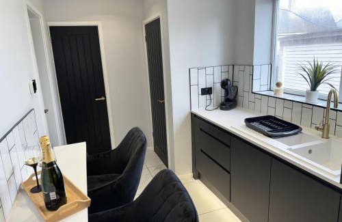 Walsall House | Impeccable 3-Bed House in Walsall - Rated 10/10 by Guests