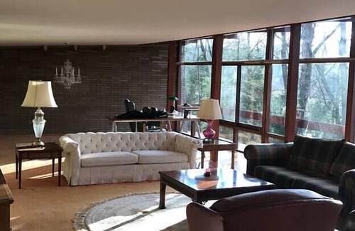 Weirton House | Impeccable 4-Bed House in Weirton